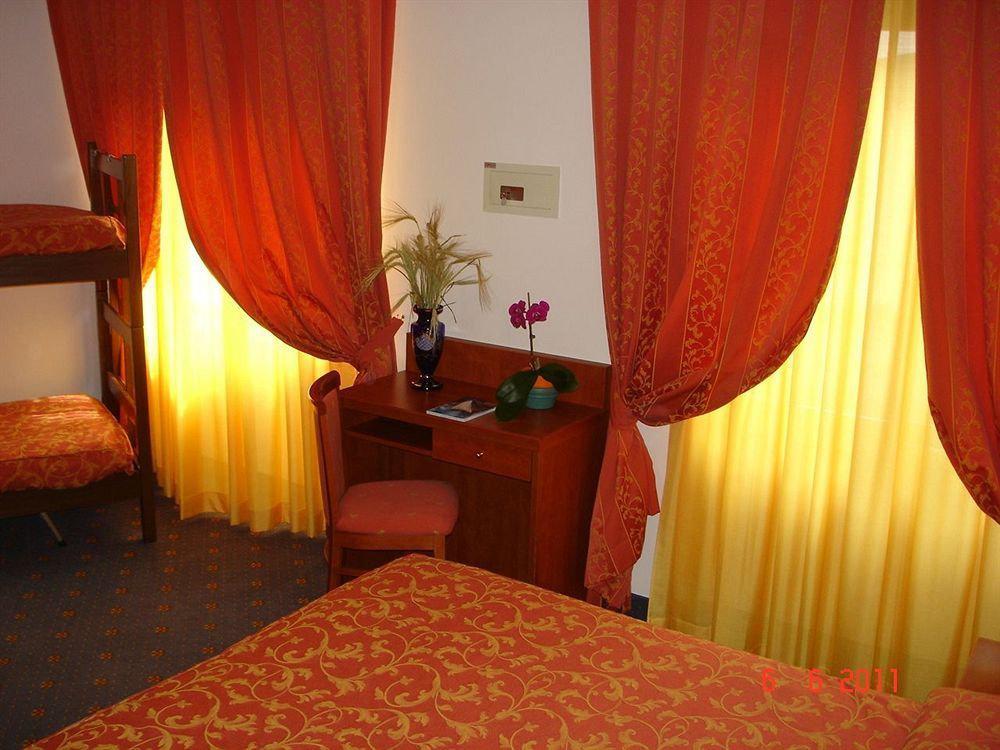 Hotel Garden ลีโมเนซุลการ์ดา ภายนอก รูปภาพ