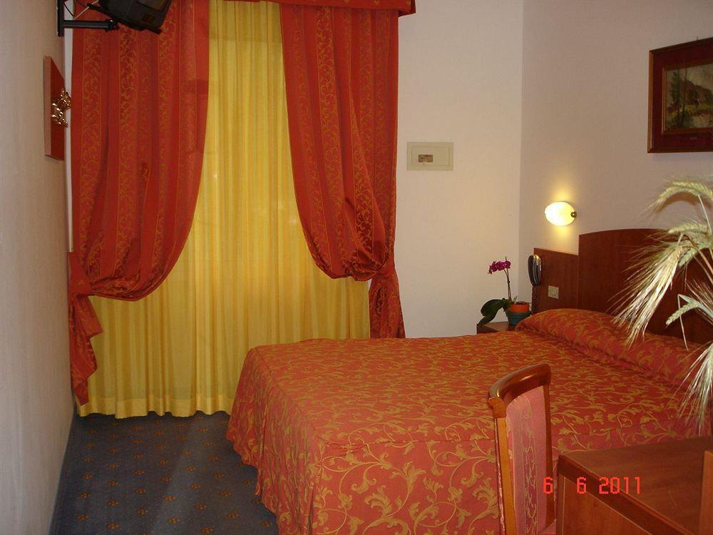 Hotel Garden ลีโมเนซุลการ์ดา ภายนอก รูปภาพ