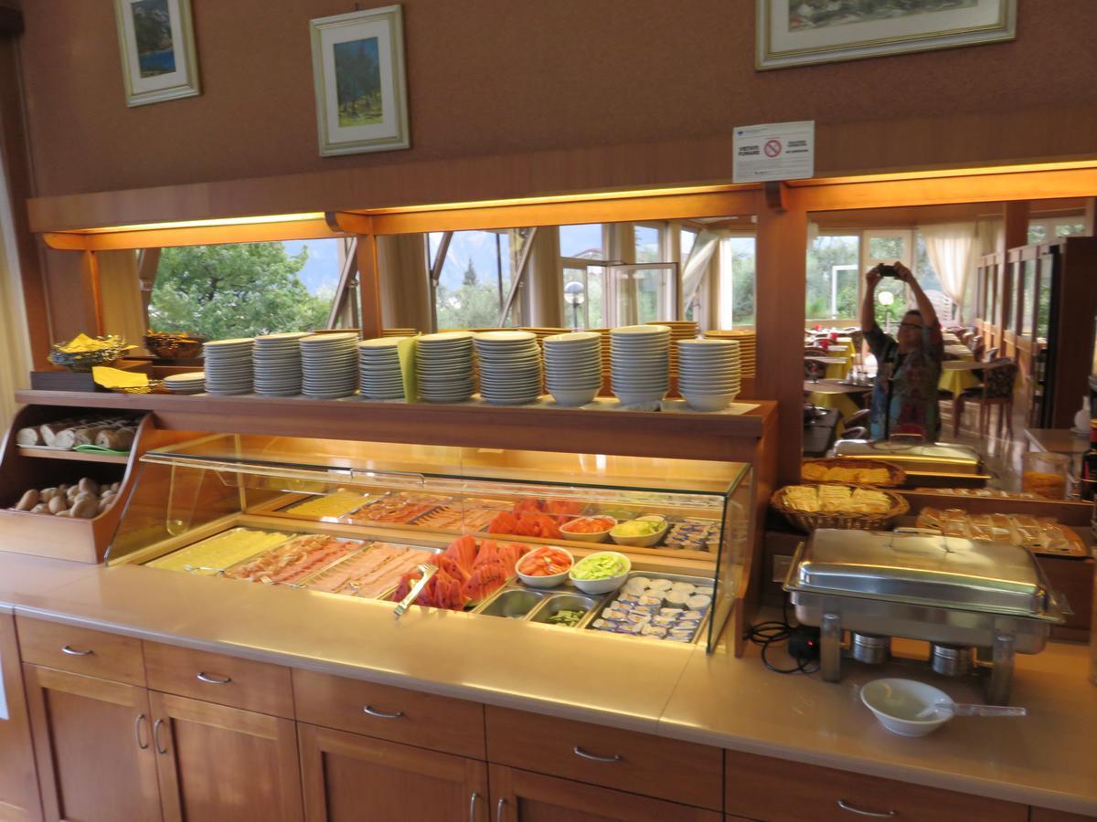 Hotel Garden ลีโมเนซุลการ์ดา ภายนอก รูปภาพ
