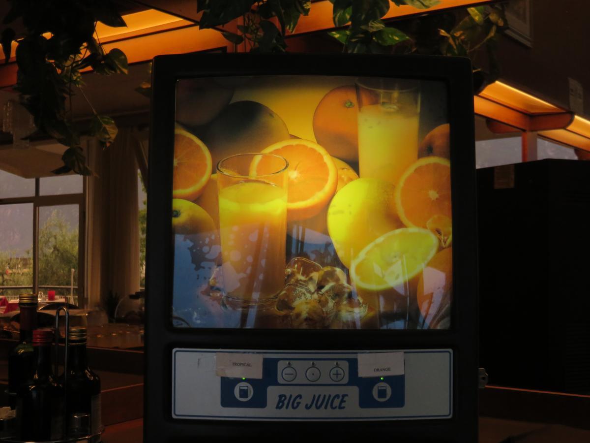 Hotel Garden ลีโมเนซุลการ์ดา ภายนอก รูปภาพ