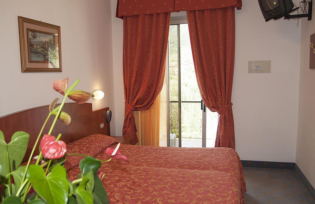 Hotel Garden ลีโมเนซุลการ์ดา ห้อง รูปภาพ
