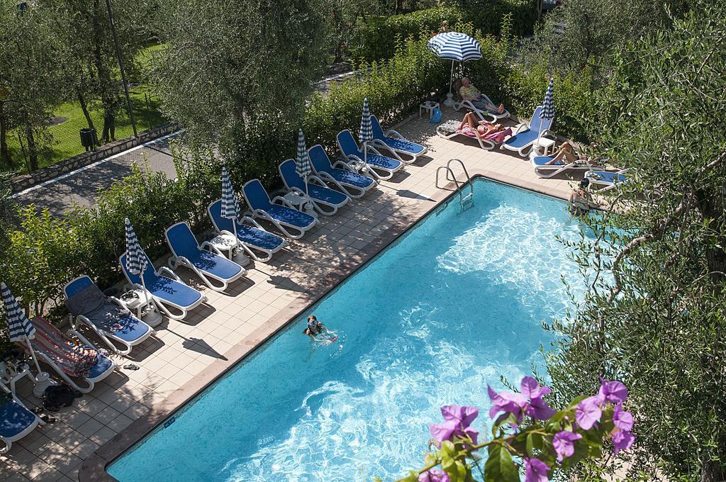 Hotel Garden ลีโมเนซุลการ์ดา ภายนอก รูปภาพ